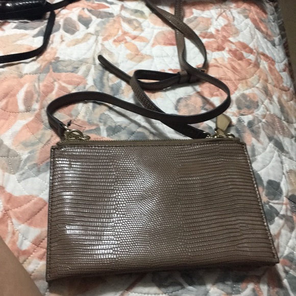 Guess purse - Picture 2 of 4